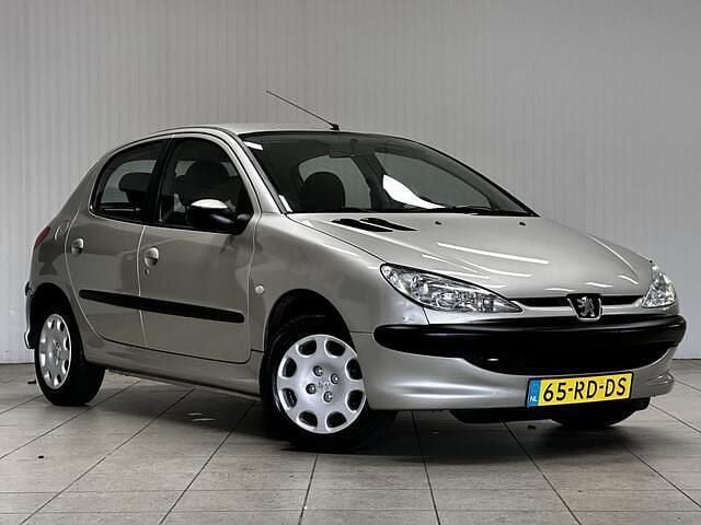 Occasion Peugeot 206 75 PK (55 kW) 2005 Grijs (metallic) Hatchback