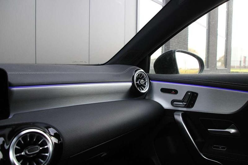 Occasion Mercedes A250 AMG 218 PK (160 kW) 2021 Blauw Hatchback