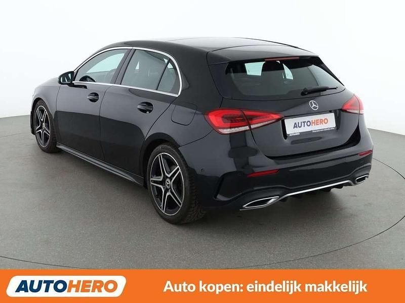 Occasion Mercedes A180 AMG line 136 PK (100 kW) 2020 Zwart Hatchback