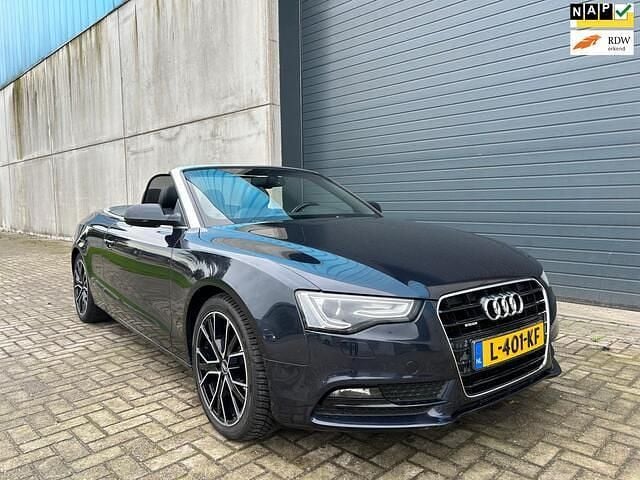 Blauw (metallic) Gebruikt 2012 Audi A5 Cabriolet Proline Cabriolet | € 10.999 (Eerlijke prijs) - Afbeelding 1/4