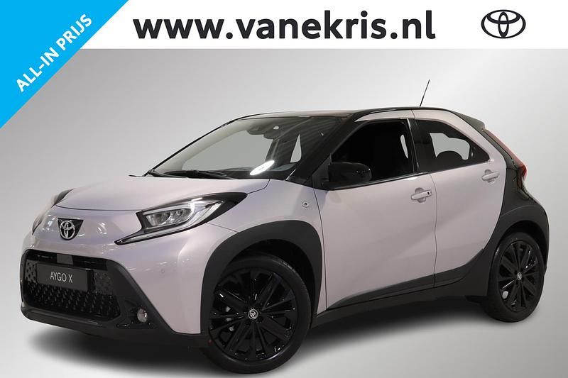 Grijs Nieuw 2025 Toyota Aygo X SUV | € 26.585 - Afbeelding 1/4