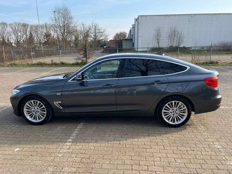 Grijs Gebruikt 2013 BMW 320 Executive Sedan | € 11.950 (Eerlijke prijs) - Afbeelding 1/4