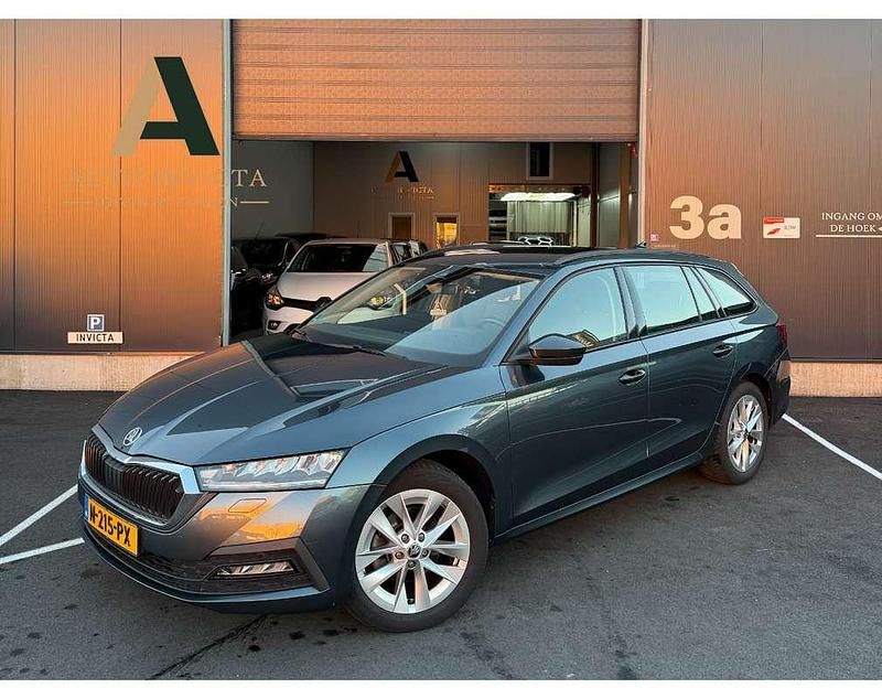 Stationwagon Occasion 2020 Skoda Octavia First Edition Stationwagen | € 18.900 (Eerlijke prijs) - Afbeelding 1/4