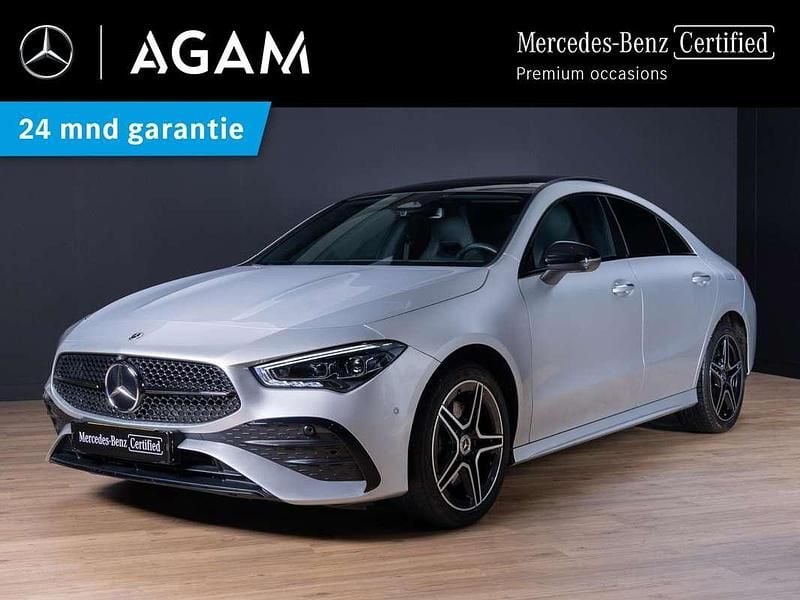 Grijs Gebruikt 2024 Mercedes CLA250e AMG line Sedan | € 39.950 (Eerlijke prijs) - Afbeelding 1/4