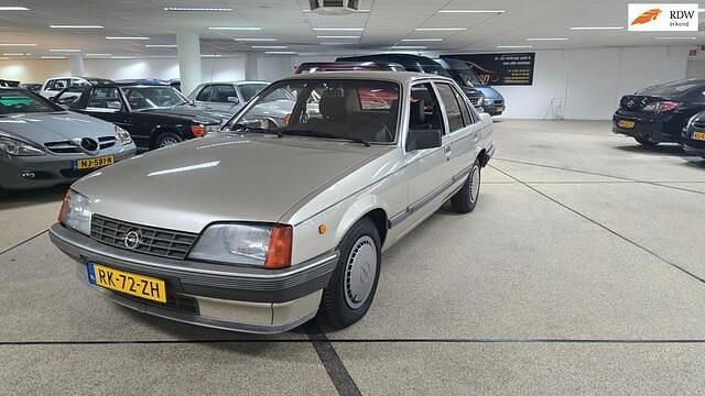 Grijs Gebruikt 1987 Opel Rekord Sedan | € 8.950 - Afbeelding 1/4