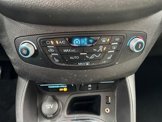 Occasion Ford Tourneo Courier Titanium 101 PK (74 kW) 2015 Rood MPV