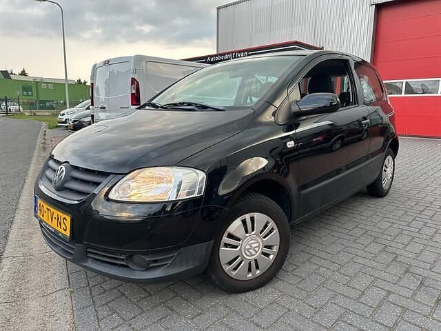 Zwart Gebruikt 2007 VW Fox Hatchback | € 1.990 (Eerlijke prijs) - Afbeelding 1/4