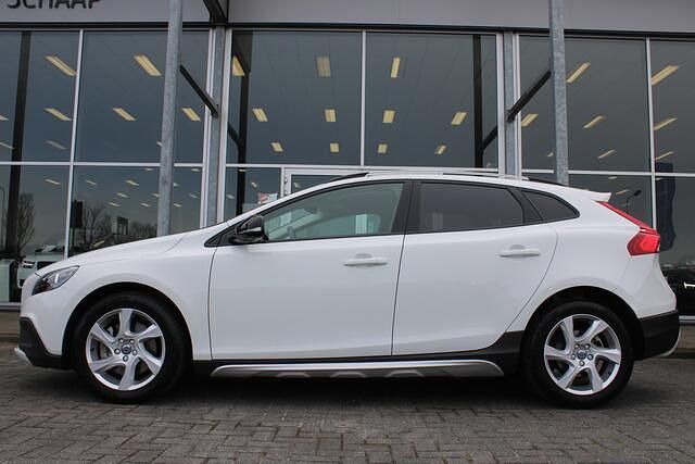 Occasion Volvo V40 Momentum 154 PK (113 kW) 2016 Wit Hatchback