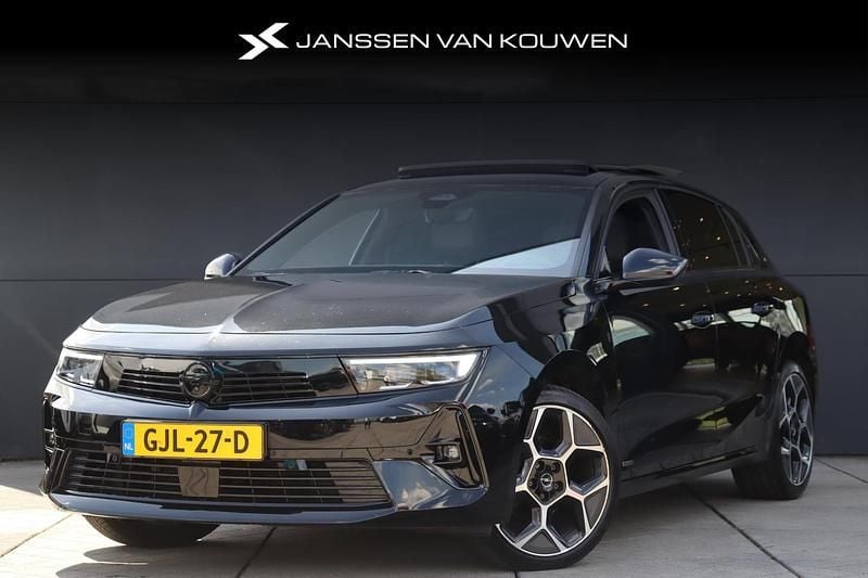 Zwart Gebruikt 2023 Opel Astra Ultimate Hatchback | € 28.885 (Eerlijke prijs) - Afbeelding 1/4