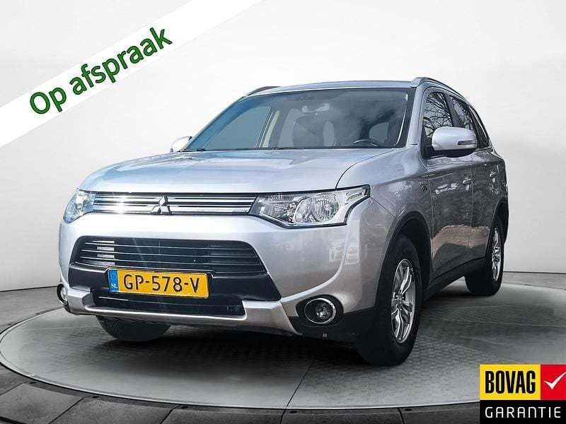 Grijs Gebruikt 2015 Mitsubishi Outlander P-HEV Edition SUV | € 12.400 (Eerlijke prijs) - Afbeelding 1/4