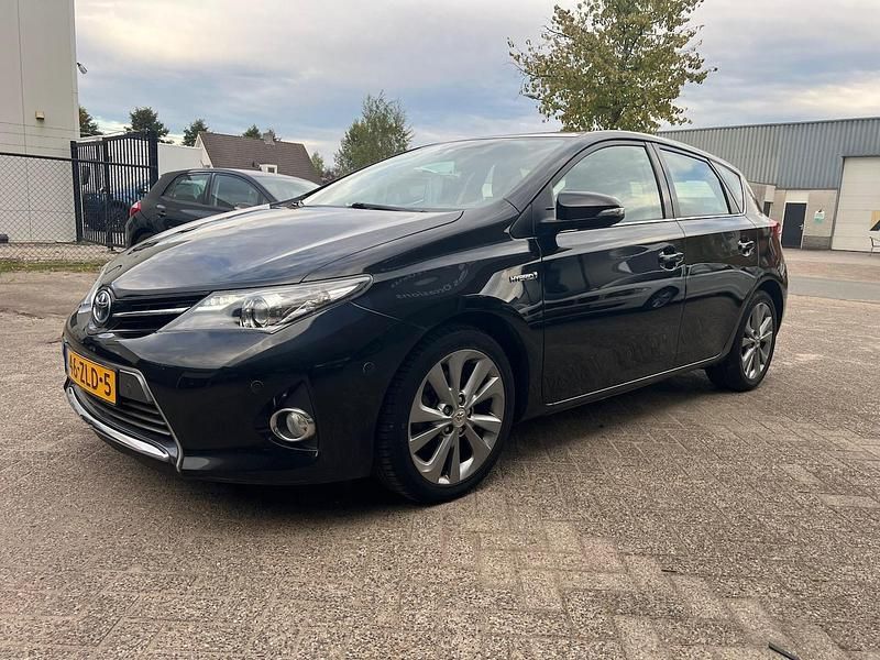 Zwart Gebruikt 2013 Toyota Auris Hybrid Executive Hatchback | € 10.950 (Eerlijke prijs) - Afbeelding 1/4