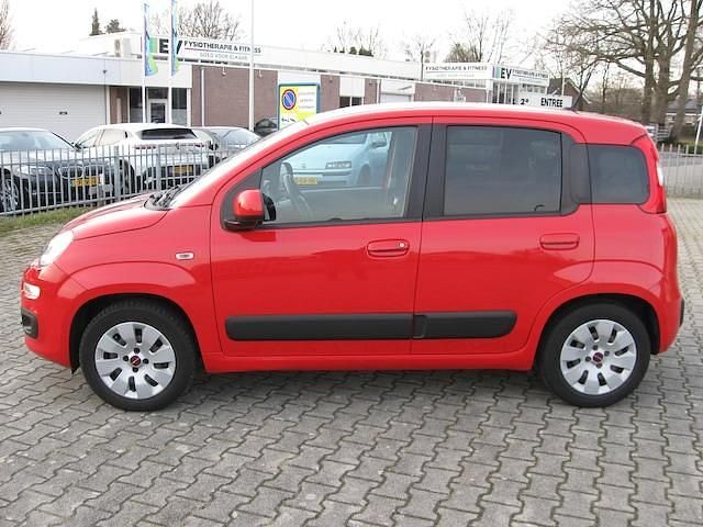 Occasion Fiat Panda Lounge 69 PK (50 kW) 2017 Rood Hatchback