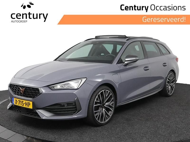 Grijs Gebruikt 2023 Cupra Leon VZ Stationwagen | € 30.795 (Eerlijke prijs) - Afbeelding 1/4