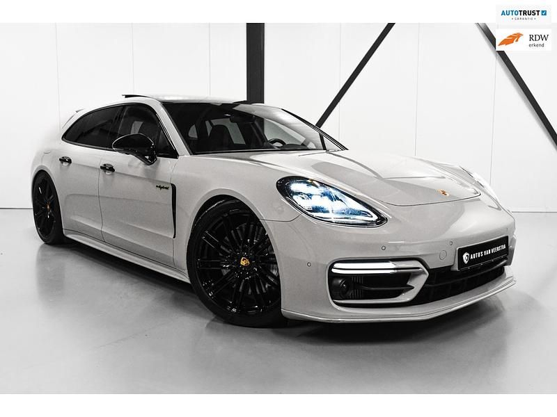 Grijs Gebruikt 2023 Porsche Panamera Platinum Edition Stationwagen | € 99.950 (Iets duurder) - Afbeelding 1/4