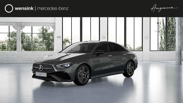 Grijs, metallic lak Nieuw 2025 Mercedes CLA180 AMG line Sedan | € 48.561 (Goede deal) - Afbeelding 1/4