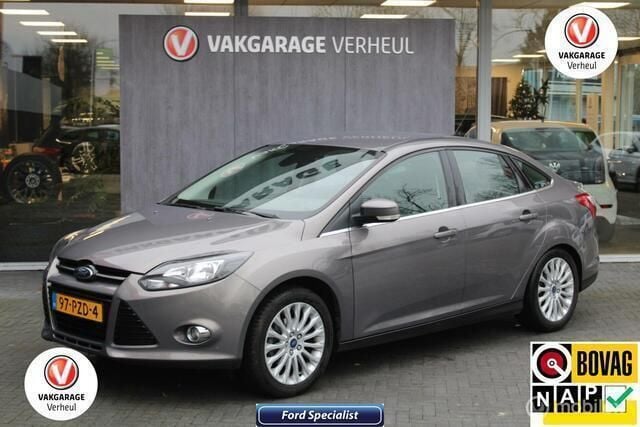 Bruin Gebruikt 2011 Ford Focus Sedan | € 6.495 (Eerlijke prijs) - Afbeelding 1/4