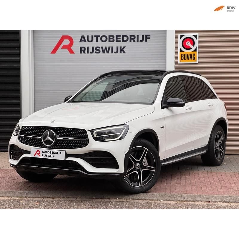 Wit Gebruikt 2021 Mercedes GLC300e AMG SUV | € 44.950 (Goede deal) - Afbeelding 1/4