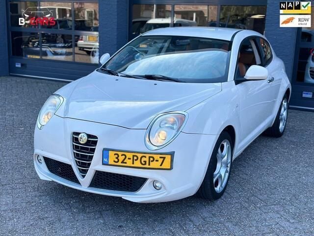 Wit Gebruikt 2011 Alfa Romeo MiTo Hatchback | € 3.999 (Iets duurder) - Afbeelding 1/4