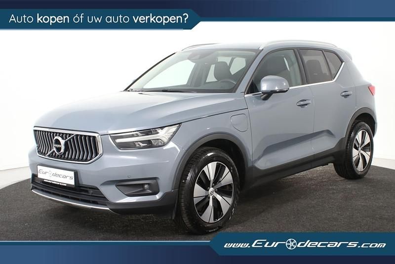 Grijs Gebruikt 2020 Volvo XC40 Momentum SUV | € 28.850 (Eerlijke prijs) - Afbeelding 1/4