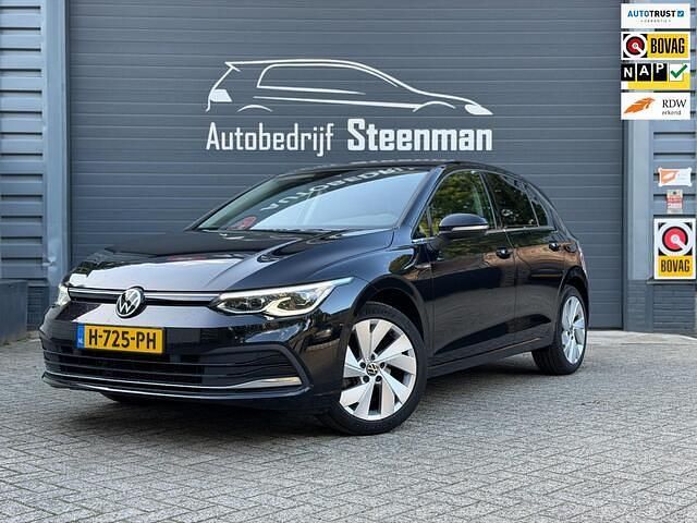 Zwart Gebruikt 2020 VW Golf VIII Style Hatchback | € 19.950 (Eerlijke prijs) - Afbeelding 1/4