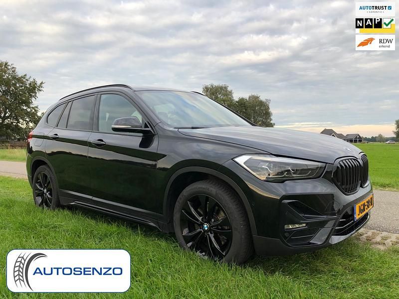 Zwart Gebruikt 2020 BMW X1 Executive SUV | € 25.750 (Iets duurder) - Afbeelding 1/4