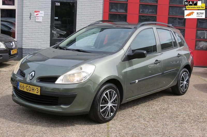 Groen, metallic lak Gebruikt 2008 Renault Clio GrandTour Expression Stationwagen | € 1.875 (Goede deal) - Afbeelding 1/4