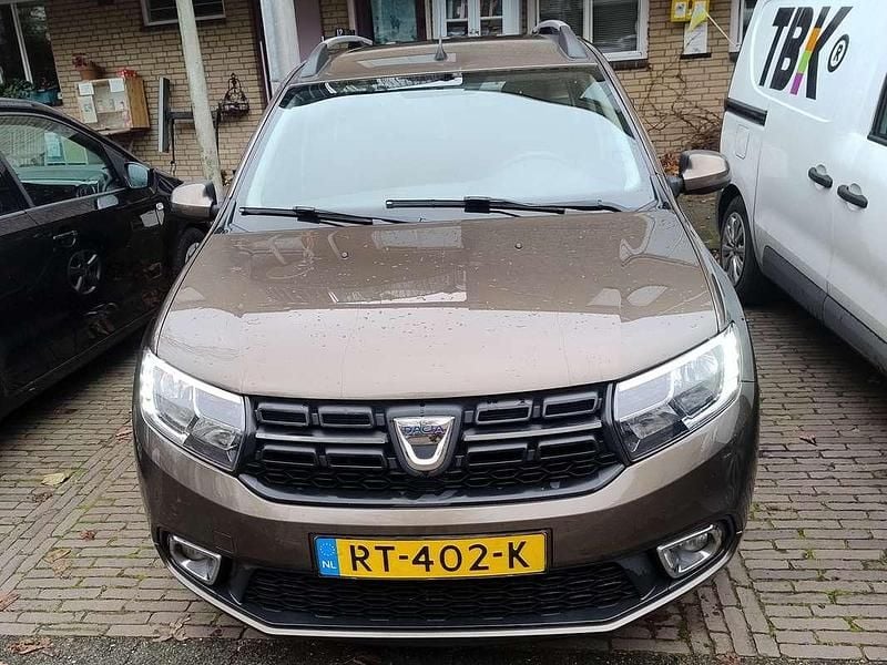 Bruin Gebruikt 2018 Dacia Logan Lauréate Sedan | € 5.999 - Afbeelding 1/4