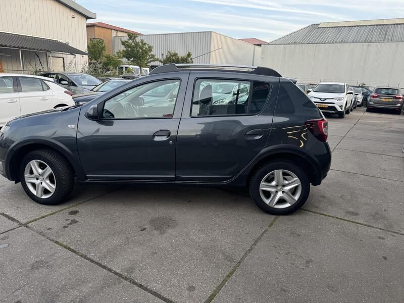 Occasion Dacia Sandero Lauréate 90 PK (66 kW) 2016 Grijs, metallic lak Hatchback