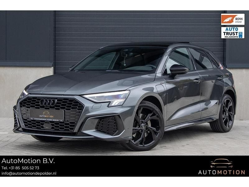 Grijs Gebruikt 2021 Audi A3 Sportback S-Line Hatchback | € 31.490 (Duur) - Afbeelding 1/4