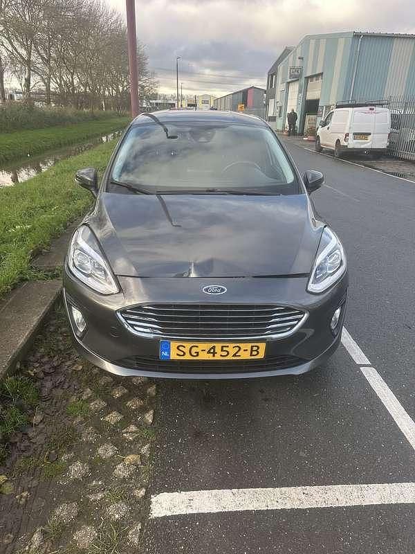 Grijs Gebruikt 2018 Ford Fiesta Titanium Hatchback | € 6.200 (Super prijs) - Afbeelding 1/4