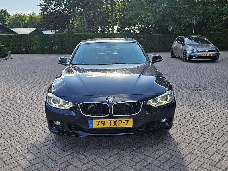 Blauw Gebruikt 2012 BMW 320 Executive Sedan | € 10.000 (Goede deal) - Afbeelding 1/4