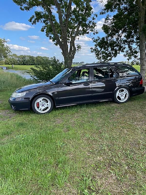 Zwart (parellak) Gebruikt 2004 Saab 9-5 Aero Stationwagen | € 1.400 - Afbeelding 1/4