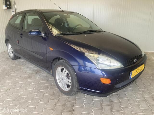 Occasion Ford Focus Trend 101 PK (74 kW) 2000 Blauw Hatchback