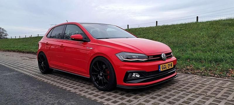 Rood Occasion 2019 VW Polo GTI Hatchback | € 22.000 (Iets duurder) - Afbeelding 1/4