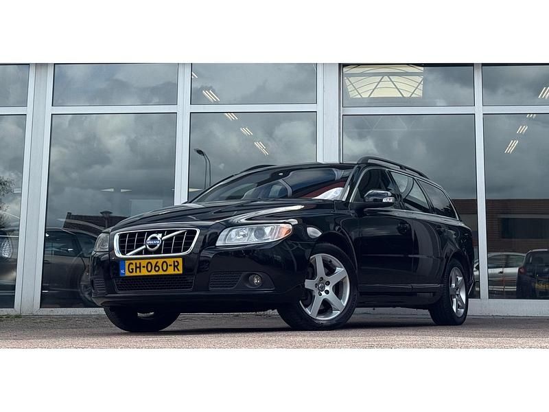 Zwart Gebruikt 2010 Volvo V70 Momentum Stationwagen | € 9.744 - Afbeelding 1/3
