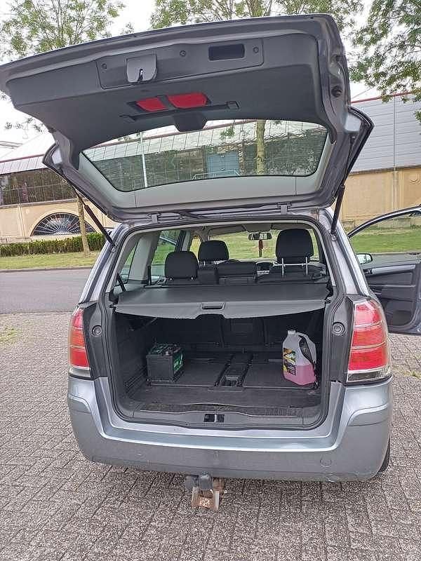 Zilver Gebruikt 2005 Opel Zafira Enjoy MPV | € 1.250 - Afbeelding 1/4