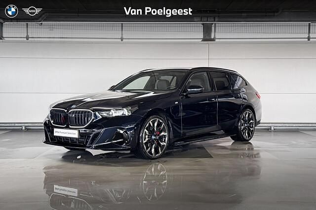 Zwart Occasion 2024 BMW 530e Comfort Edition Stationwagen | € 59.900 (Eerlijke prijs) - Afbeelding 1/4