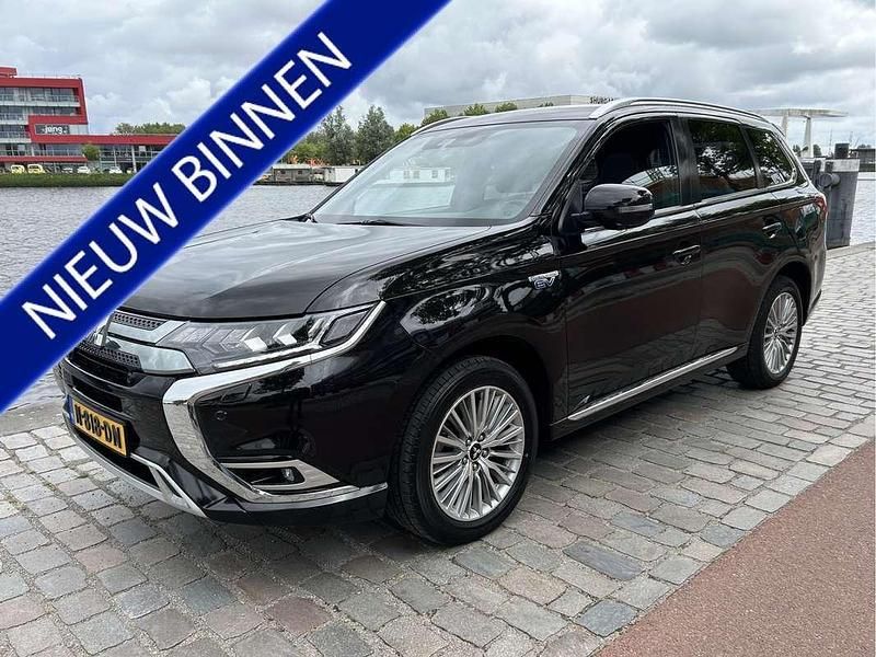 Zwart Gebruikt 2018 Mitsubishi Outlander SUV | € 19.950 (Eerlijke prijs) - Afbeelding 1/4