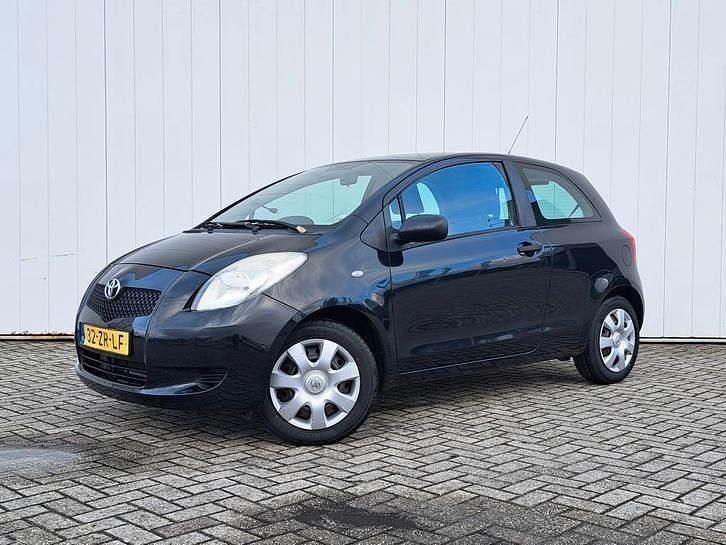 Zwart Occasion 2008 Toyota Yaris Terra MPV | € 2.850 (Eerlijke prijs) - Afbeelding 1/4