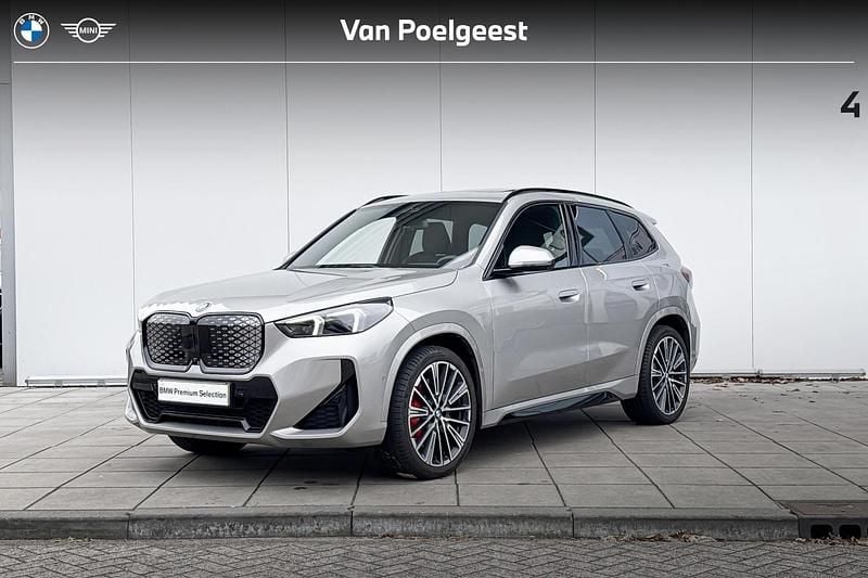 Spacesilber metallic (grijs metallic) Gebruikt 2025 BMW iX1 M Sport SUV | € 55.900 (Super prijs) - Afbeelding 1/4