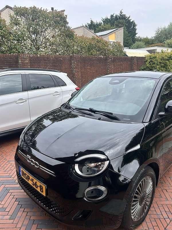 Zwart Occasion 2021 Fiat 500e Icon Hatchback | € 13.500 (Super prijs) - Afbeelding 1/4
