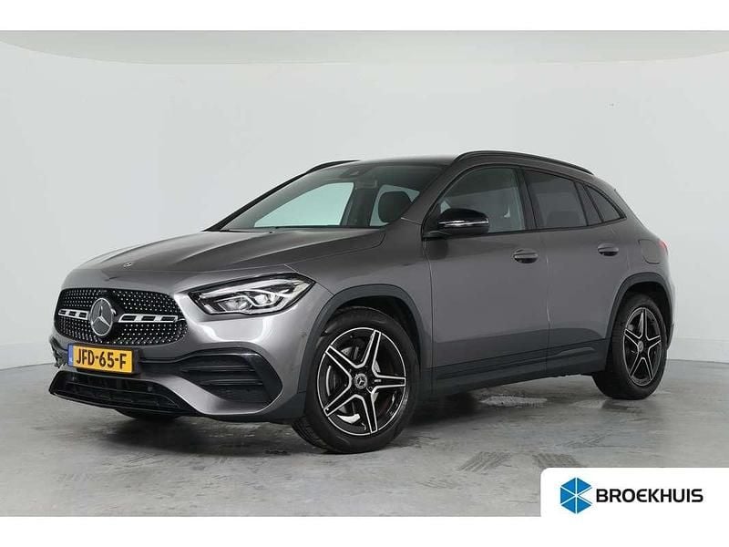 Grijs Gebruikt 2024 Mercedes GLA180 AMG line SUV | € 45.900 (Super prijs) - Afbeelding 1/4