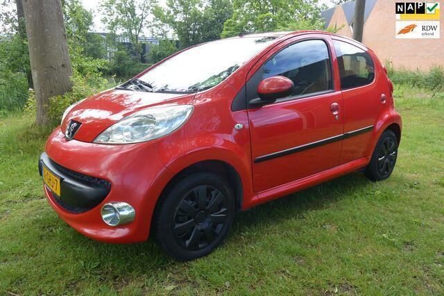 Rood Gebruikt 2008 Peugeot 107 S Hatchback | € 2.250 (Goede deal) - Afbeelding 1/4