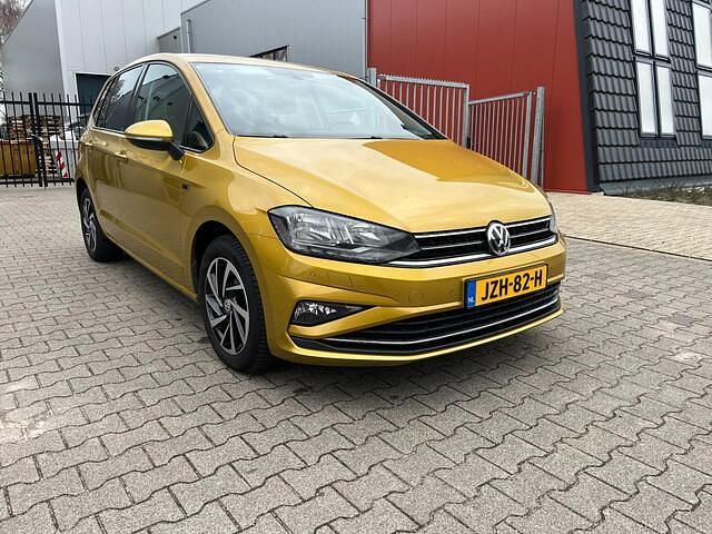 Occasion VW Golf Sportsvan Highline 116 PK (85 kW) 2019 Geel (metallic) MPV