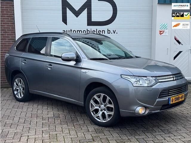 Grijs Occasion 2014 Mitsubishi Outlander Edition SUV | € 7.995 (Super prijs) - Afbeelding 1/4