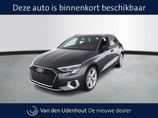 Grijs Gebruikt 2024 Audi A3 Sportback Advanced Hatchback | € 37.740 (Iets duurder) - Afbeelding 1/4