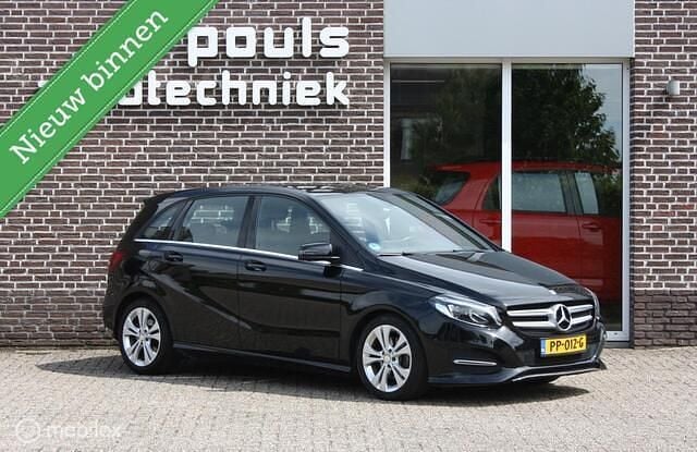 Zwart Gebruikt 2017 Mercedes B180 Business MPV | € 19.500 (Eerlijke prijs) - Afbeelding 1/4