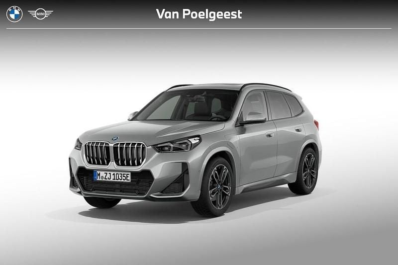 Spacesilber metallic (zilver metallic) Nieuw 2025 BMW X1 M Sport SUV | € 66.031 (Super prijs) - Afbeelding 1/4