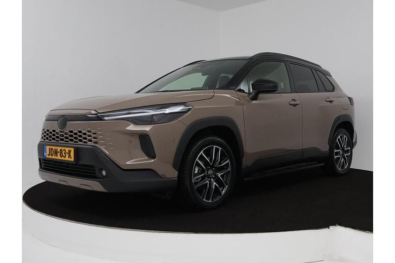Bruin Gebruikt 2025 Toyota Corolla Cross Executive SUV | € 49.945 (Duur) - Afbeelding 1/1