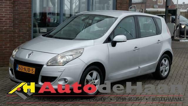 Grijs Gebruikt 2010 Renault Scénic III Dynamique MPV | € 8.495 - Afbeelding 1/4